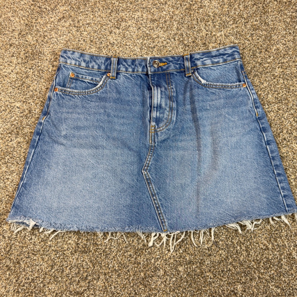 Zara Womens Blue Denim Mini Skirt Raw Hem Medium Wash Size M Y2K Coastal Cowgirl